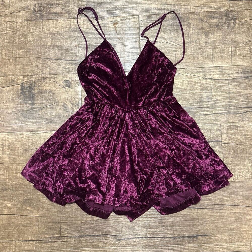 Sam Edelman crushed velvet burgundy maroon romper - Picture 4 of 7